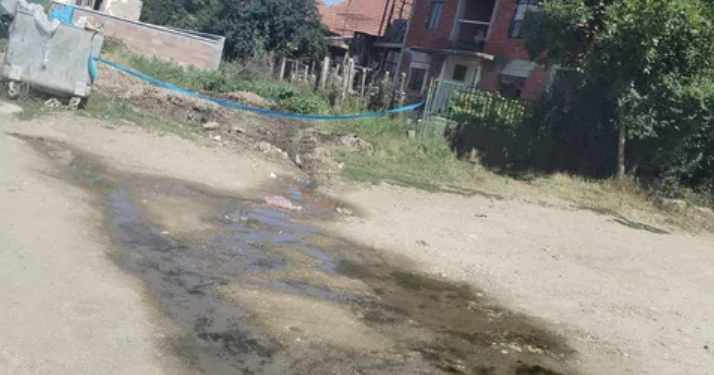 Počeli radove, pa nestali: Meštani Donje Jajine tvrde da ih je Vodovod ponovo ostavio na cedilu
