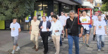 Pravosnažno osuđeni Leskovčanin šetao sa Bogoljubom Karićem, Pokret snaga Srbije tvrdi: „Ne poznajemo ga!“