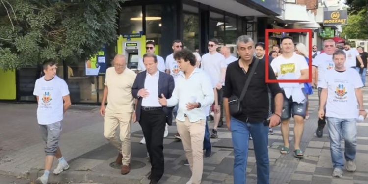 Pravosnažno osuđeni Leskovčanin šetao sa Bogoljubom Karićem, Pokret snaga Srbije tvrdi: „Ne poznajemo ga!“