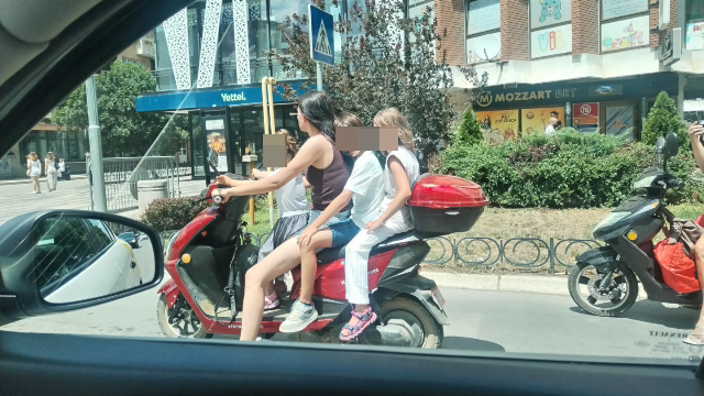 Uprkos upozorenjima policije: Leskovčani i dalje ugrožavaju živote dece na električnim skuterima