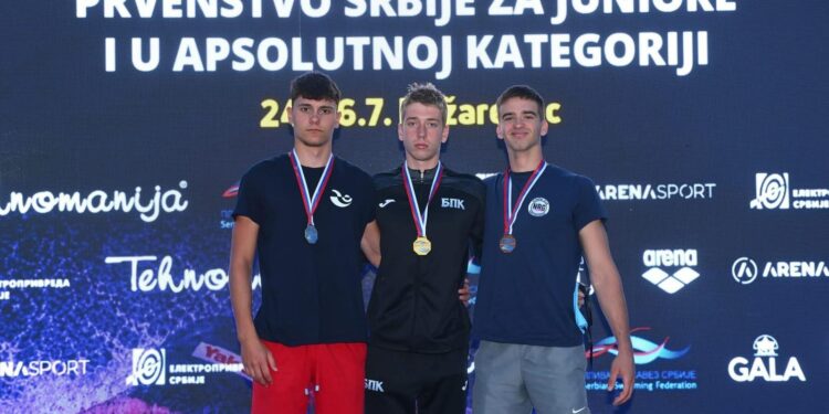 Aleksa Manasić osvojio srebro, plivači Dubočice izborili 17 finala na Prvenstvu Srbije