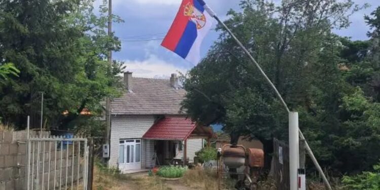 Radovan kupio novu zastavu, a na poklon dobio još tri