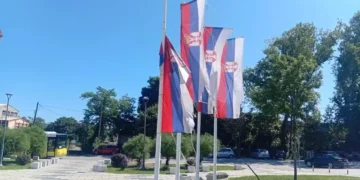 Izresane i pocepane zastave na sve strane: Hoće li policija da reaguje kao u slučaju Radovana Radovanovića