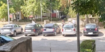Čitaoci prijavljuju: Grupa od 15 ljudi obilazi zgrade u Dubočici i beleži izjašnjavanje građana da li će glasati za Vučića