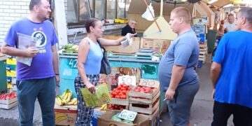 Incident na leskovačkoj pijaci: Navodna humanitarka psovala i nasrnula na prodavca koji ju je snimao – VIDEO