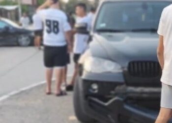 Trostruki sudar u Leskovcu: Dete od 9 godina vozilo „mercedes“ i udarilo u BMW i taksi?! – VIDEO
