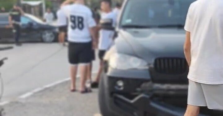 Trostruki sudar u Leskovcu: Dete od 9 godina vozilo „mercedes“ i udarilo u BMW i taksi?! – VIDEO