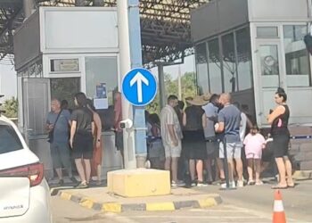 I vozači iz Leskovca satima čekaju na izlasku iz Severne Makedonije da plate kazne – VIDEO