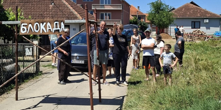 Danima blokiraju ulicu zbog bazne stanice: Najavljena i blokada magistrale