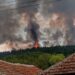 Požar kod Leskovca se razbuktava: Vatra se približila kućama u Razgojni i Donjoj Lokošnici, vetar otežava gašenje – VIDEO