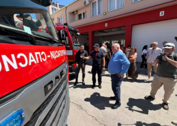 Nova autocisterna stigla u Leskovac: Uskoro i osam novih vatrogasaca-spasilaca
