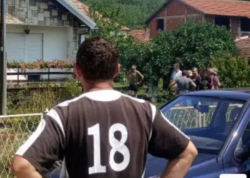 Gori kuća! Vlasnici bili u dvorištu kada je izbila vatra