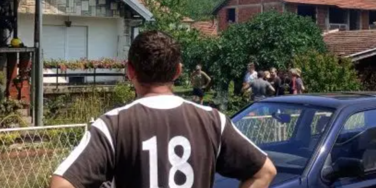 Gori kuća! Vlasnici bili u dvorištu kada je izbila vatra