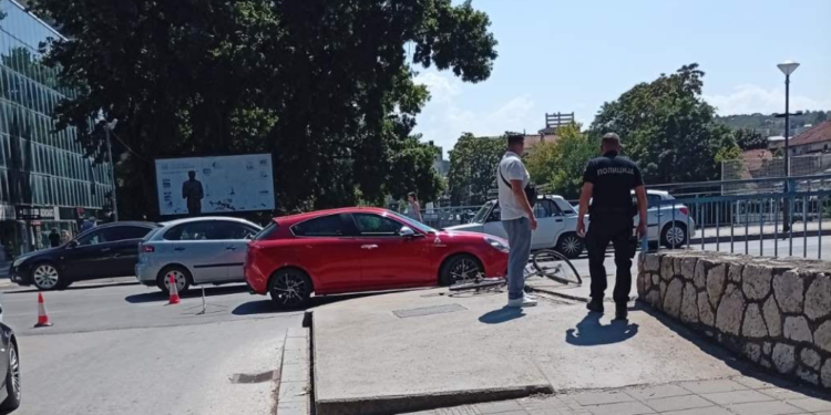 Teško povređen biciklista u saobraćajnoj nesreći u centru Leskovca