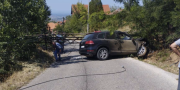 Sudar kamiona i automobila kod Vlasotinca: Nema povređenih, selo ostalo bez struje