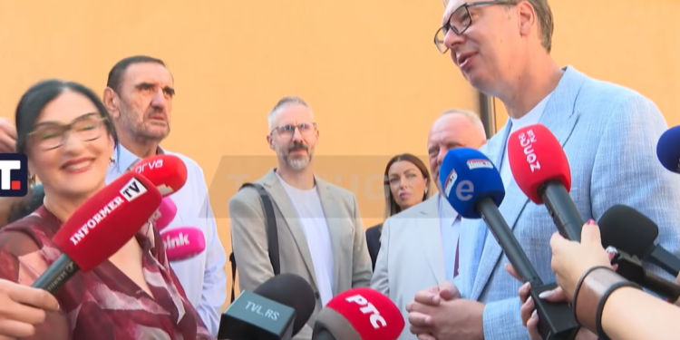Vučić u Leskovcu nazvali gospodarom, on poručio: „Ja sam vaš sluga“