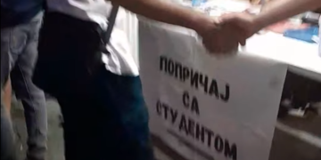 Studenti večeras razgovaraju sa građanima u Leskovcu: Na licu mesta štampaju se i majice – VIDEO