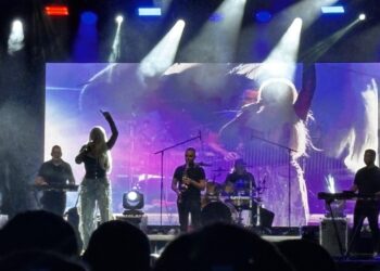 Mnogo jeftino za skupe pare: Dara Bubamara plaćena milion i po dinara za „koncert za pod šatru“