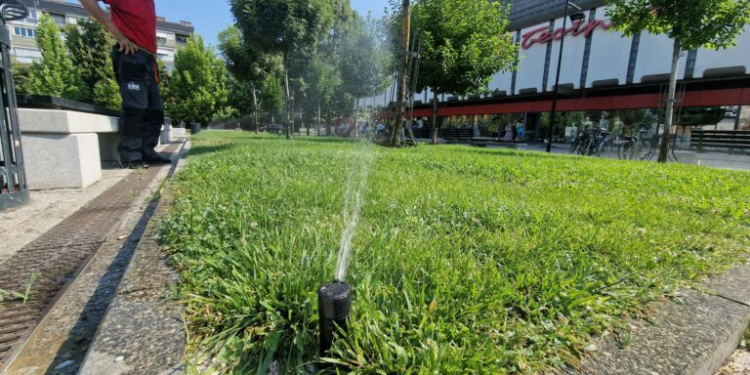 Vandali ponovo na nezavršenom Gradskom trgu u Leskovcu: Polomljene prskalice za navodnjavanje zelenih površina