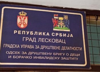 „Pravnikov sin svakodnevno radi u kancelariji, a nije zaposlen“?! Šefica Odeljenja tvrdi da su to zlurade informacije