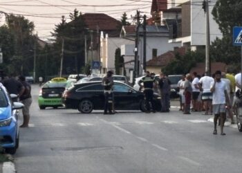Trostruki sudar u Leskovcu: Dete od 9 godina vozilo „mercedes“ i udarilo u BMW i taksi?! – VIDEO