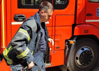 Požar kod Leskovca stavljen pod kontrolu: Vatrogasci ostaju na terenu u pripravnosti
