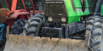 Šumokradice pobegle, traktor ostao: Sprečena bespravna seča šuma