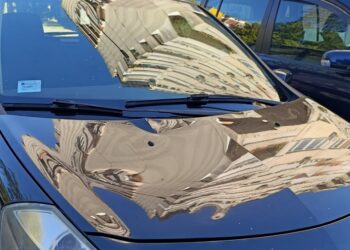 Balon pun vode bačen sa zgrade oštetio automobil u Dubočici, policija traga za počiniocem