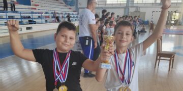 Mali leskovački karatisti briljirali u Vlasotincu: Luka Marković najuspešniji takmičar turnira
