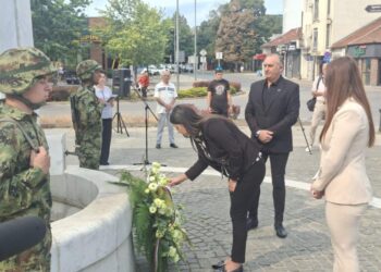 Obeležene 82 godine od razornog bombardovanja Leskovca: „Naše je da pamtimo i budućim generacijama prenesemo istinu“