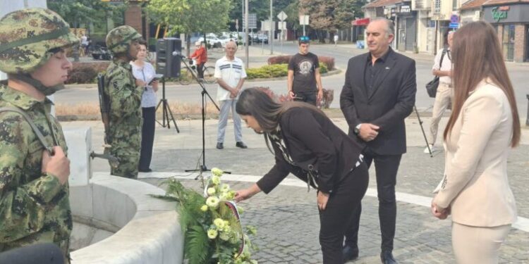 Obeležene 82 godine od razornog bombardovanja Leskovca: „Naše je da pamtimo i budućim generacijama prenesemo istinu“
