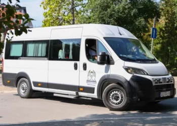 Leskovac prvi od 12 gradova koji dobijaju kombi vozilo za prevoz osoba sa invaliditetom