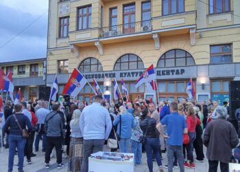 Cvetanović na SNS skupu: „Leskovčani treba da glasaju za Leskovčane, a ne za one koji glume da su Leskovčani“