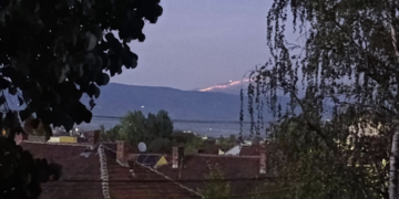 Veliki požar na Suvoj planini, u gašenje uključen i „Iljušin“, vatra se vidi čak u Leskovcu