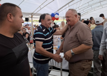 Na SNS skupu u Vučju i Zoran Stamenković Žazi, čovek koji je automobilom krenuo na kolonu studenata u Leskovcu