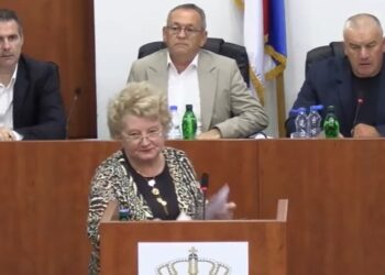 Smiljković: Čovek koji 20 godina nije dolazio na posao, a primao platu, sada kontroliše ko dolazi i odlazi s posla!