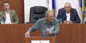 Cakić o promeni ugovora za gradski prevoz: „Grad jednim potezom prevoznicima daje desetine miliona“
