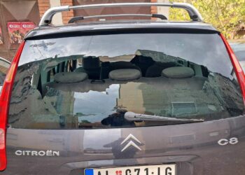 Bobanu Ranđeloviću razbijena stakla na automobilu, sumnja da je razlog rad u izbornoj komisiji