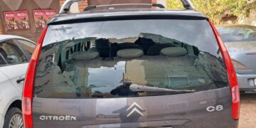 Bobanu Ranđeloviću razbijena stakla na automobilu, sumnja da je razlog rad u izbornoj komisiji
