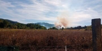 Požar na divljoj deponiji kod Kopašnice pod kontrolom