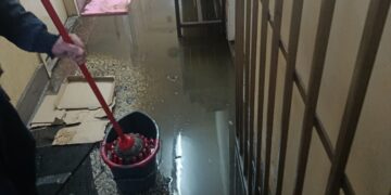Fekalije potopile prizemlje Prekršajnog suda u Leskovcu, radnici poslati kući zbog smrada
