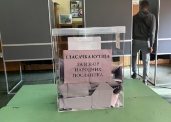Prijavljene izborne nepravilnosti u Nišu: Dupli spiskovi u kafićima i sumnje na kupovinu glasova