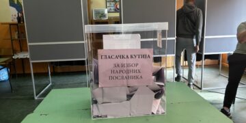 Prijavljene izborne nepravilnosti u Nišu: Dupli spiskovi u kafićima i sumnje na kupovinu glasova