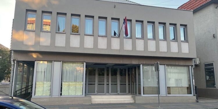 Četvorici Vlasotinčana pritvor za nasilničko ponašanje, a Leskovčaninu zabrana komunikacije sa svedocima