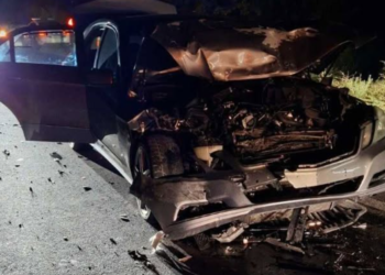 BMW naglo zakočio, Mercedes udario u njega: Jedna osoba povređena