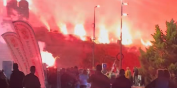 Požar na Niškoj tvrđavi nakon bakljade na skupu SNS-a: Vatrogasci prvo potvrdili intervenciju, potom bez informacija