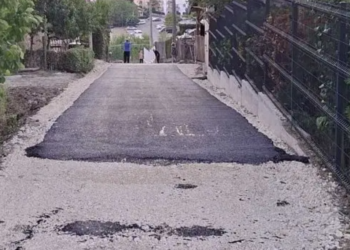 Čekali ga godinama, a onda im ostavili tri metra ulice bez asfalta