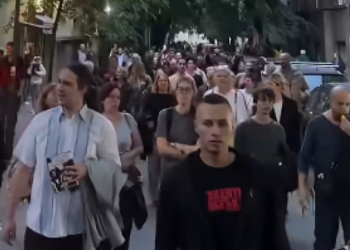 Koškanja na protestu u Nišu zbog hapšenja studenta: Policija razdvajala pristalice Studentske liste i SNS