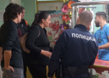 Niški glumac tvrdi da su mu pretukli sina i pretili smrću zbog fotografisanja ispred štanda SNS-a