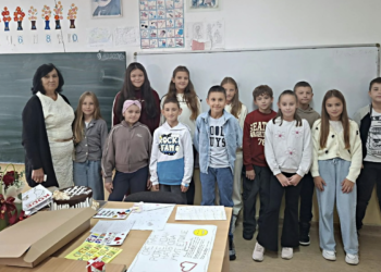 Četiri decenije znanja, dobrote i ljubavi: Učiteljicu Slađanu đaci ispratili u penziju – VIDEO